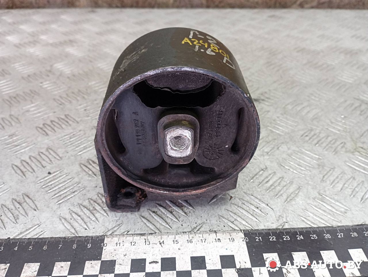 подушка крепления двигателя Volkswagen Golf 2 поколение 1991, 1.6 л., дизель, 191199262A, 191199262B - фото №1