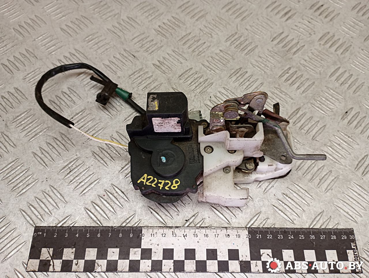 замок двери задней левой Rover 400 Series 2 поколение 1997 - фото №1