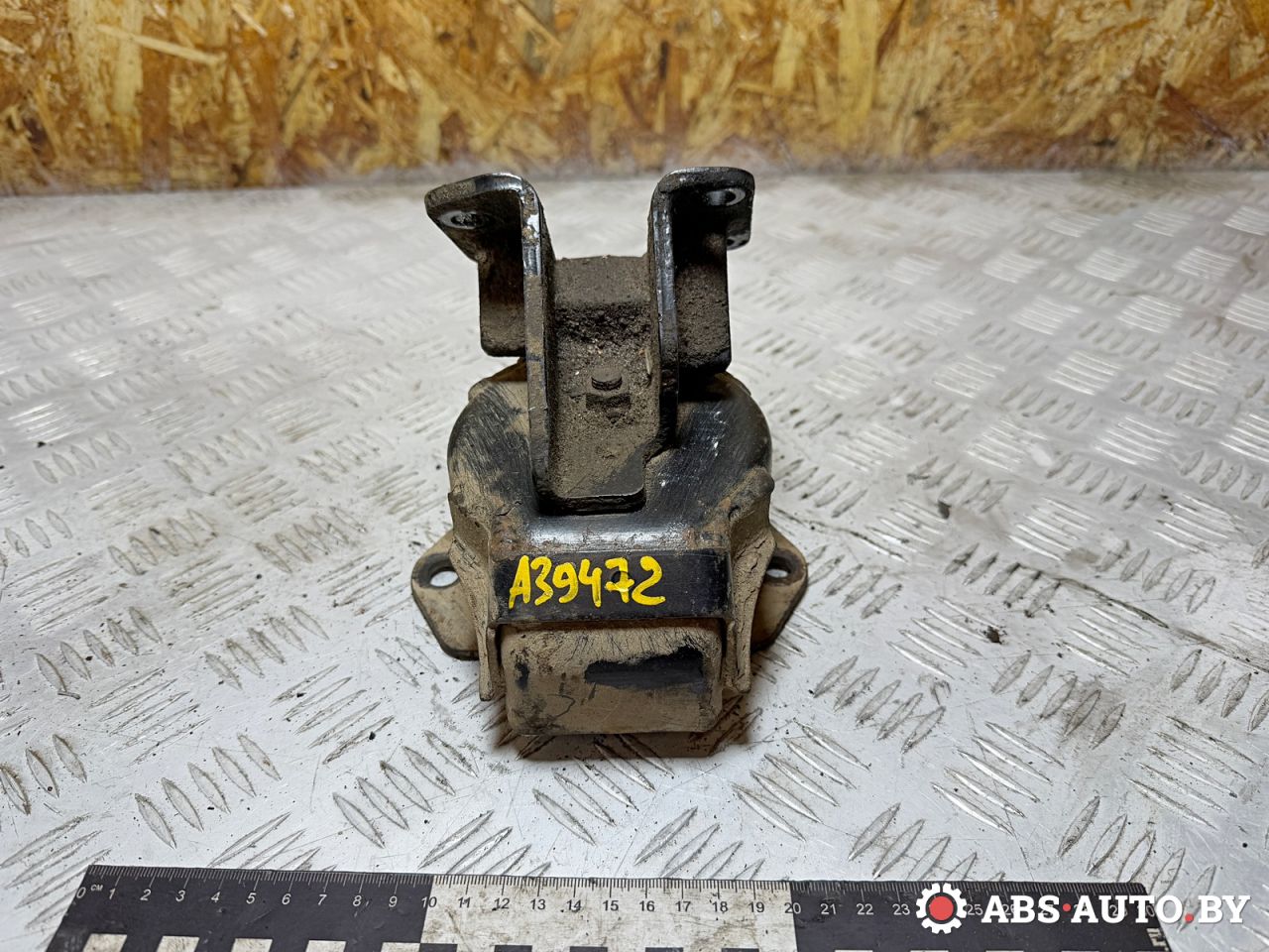 подушка крепления двигателя Mitsubishi Pajero 3 поколение 2002, 3.2 л., дизель, МКПП, внедорожник 3 дв., полный привод, MR554231, MR374898 - фото №1