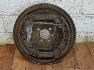 защитный кожух тормозного механизма Volkswagen Golf 3 поколение 1995