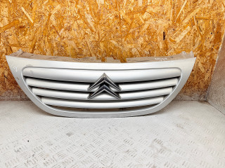 решетка радиатора Citroen C3 1 поколение 2003, 1.4 л., 8HY (DV4TED4), дизель, МКПП, передний привод, 9647156780, 9642692880