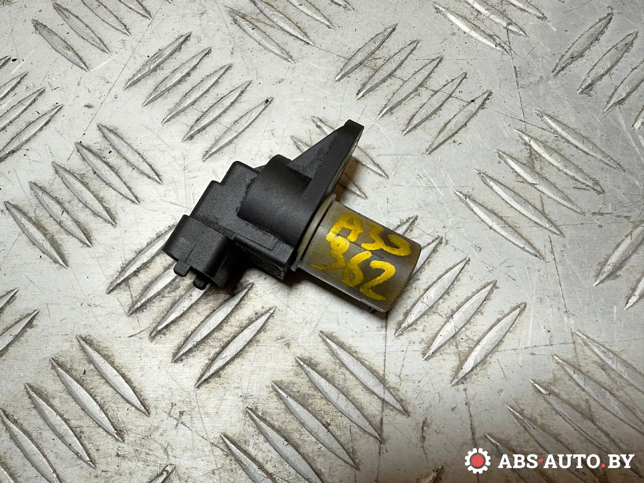 датчик распредвала Mercedes-Benz A W168 1 поколение (1997-2001) 2000, 1.7 л., OM 668.940, дизель, АКПП, хетчбэк 5 дв., передний привод, A0051531328, 0051531328, 5080346AA, A0031539728, 0031539728, A0031539726, 0031539726, 00K68407876AA, 05080346AA, 5175762AA, 68407876AA, K05080346AA, K68407876AA - фото №1