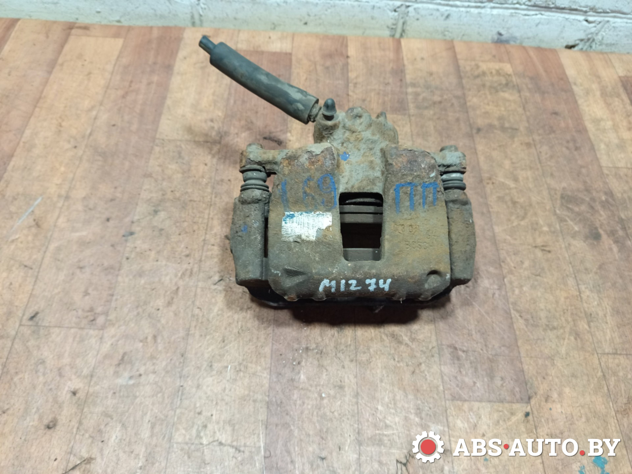 суппорт передний правый Peugeot 307 1 поколение 2005, 2.0 л., бензин, АКПП, универсал, 039954 - фото №1