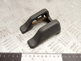 Пластик салазок сидений Toyota RAV4 2 поколение (XA20) 2003, 2.0 л., 1CD-FTV, дизель, МКПП, внедорожник 5 дв., 7215942010