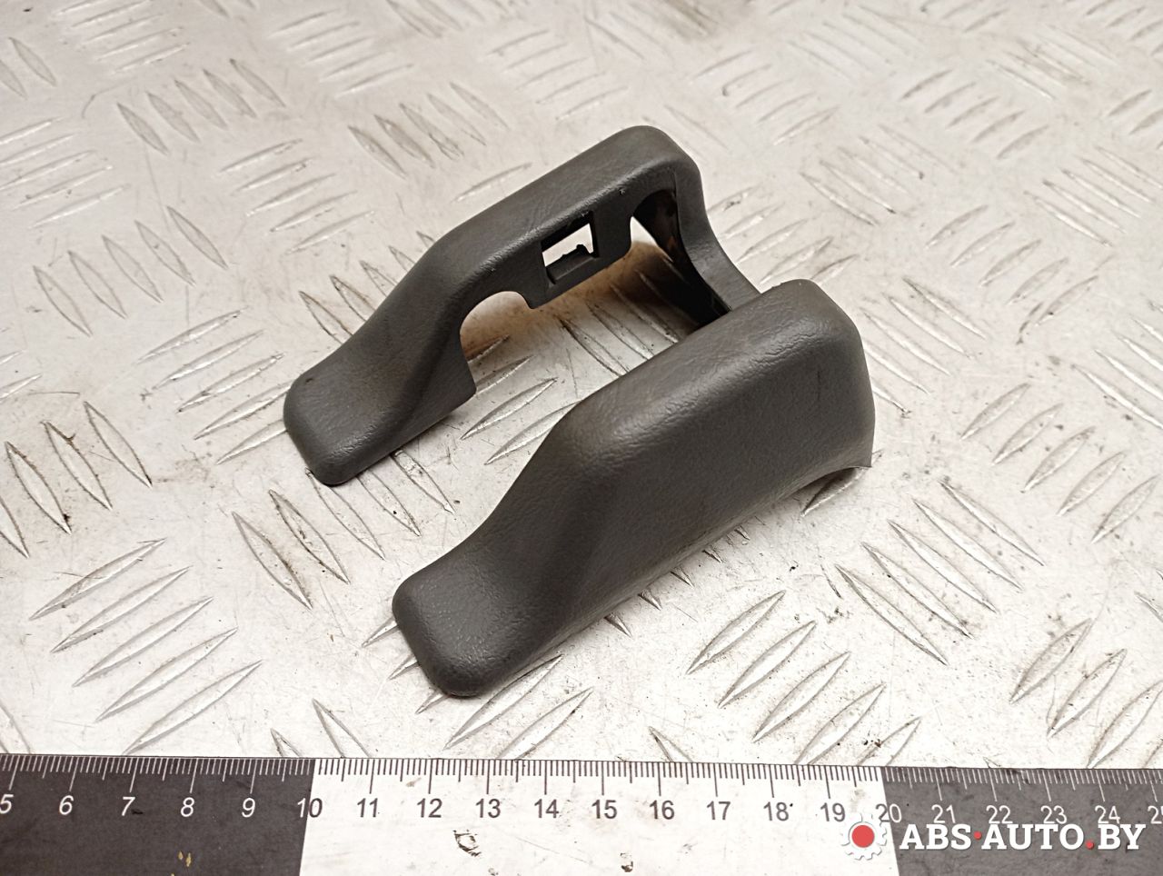 Пластик салазок сидений Toyota RAV4 2 поколение (XA20) 2003, 2.0 л., 1CD-FTV, дизель, МКПП, внедорожник 5 дв., 7215942010 - фото №1