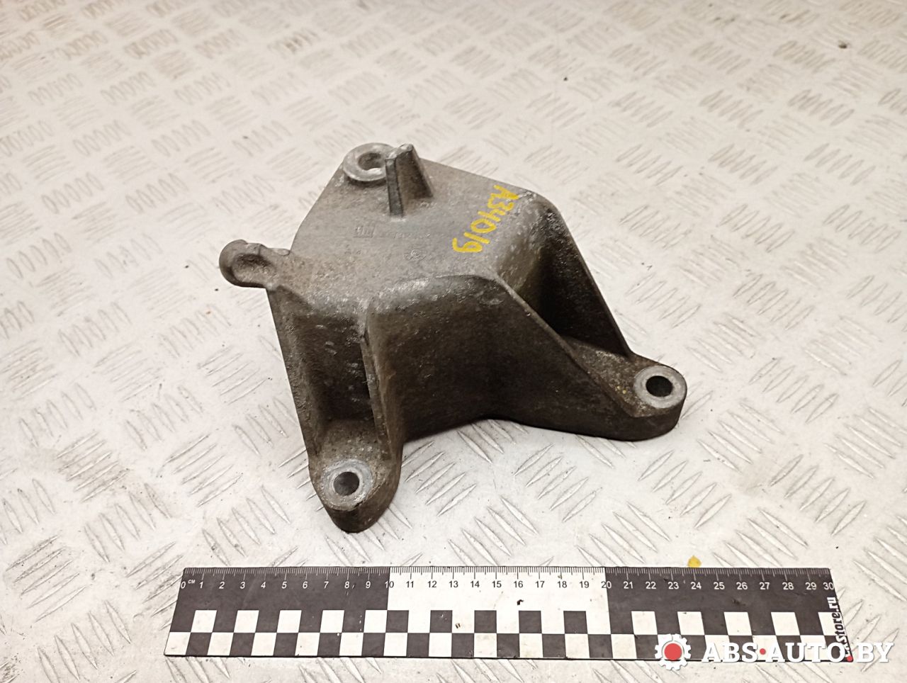 кронштейн двигателя Opel Insignia 1 поколение (A) 2009, 2.0 л., дизель, робот, 13228288 - фото №1