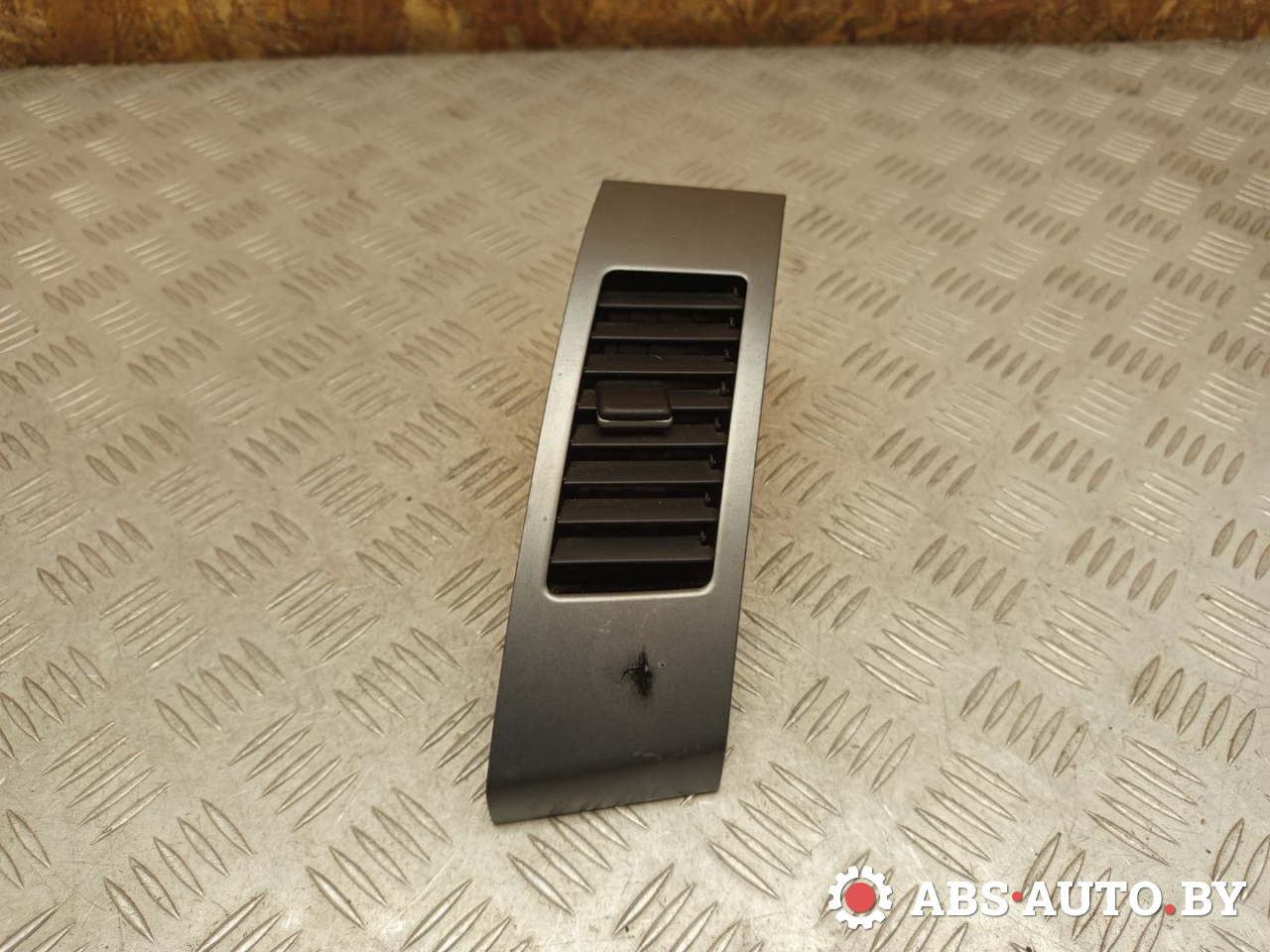 дефлектор обдува салона Peugeot 4007 1 поколение 2009, 2.2 л., дизель, МКПП, полный подключаемый привод, правый руль, 8030A014ZZ, GN711-14270 - фото №1