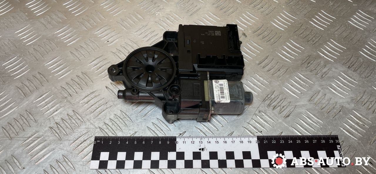 моторчик стеклоподъемника передний левый Volkswagen Passat B6 2010, 1.4 л., CDGA, бензин, АКПП, универсал, 3C0959701, 3C1837461L - фото №1