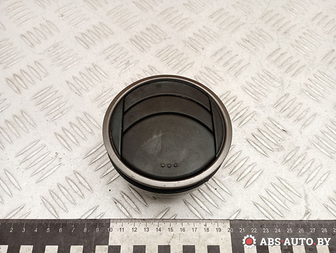 дефлектор обдува салона Mazda 6 GG 2003, 2.0 л., бензин, МКПП, правый руль, GJ6A - фото №1