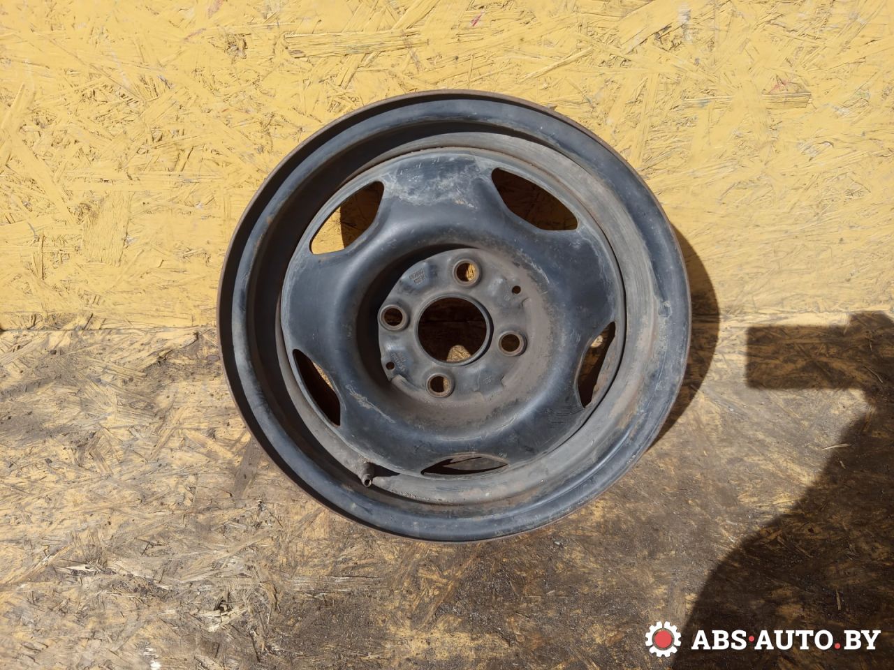 диск штампованный Volkswagen Polo 1 поколение (1975 - 1979) - фото №1