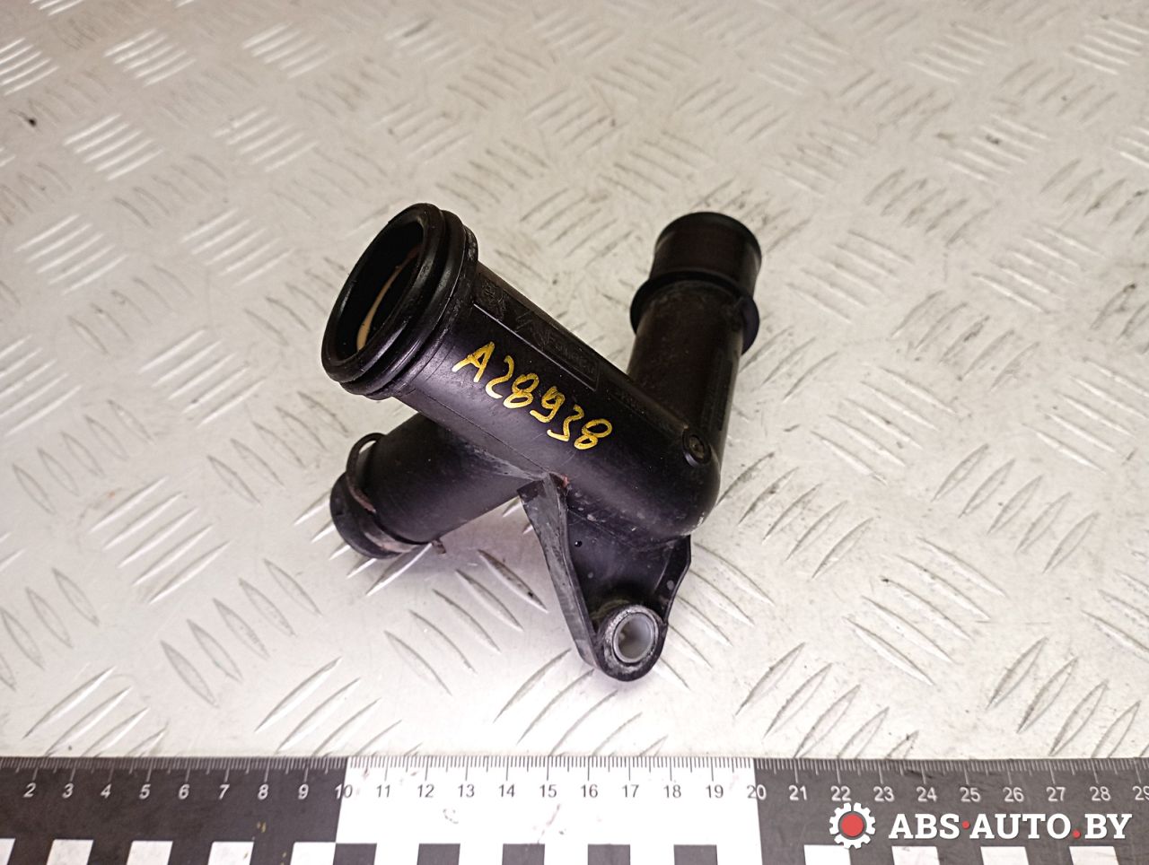 фланец (тройник) системы охлаждения Peugeot 308 T9 2014, 1.6 л., дизель, МКПП, хетчбэк 5 дв., правый руль, 9684589080, 9671124980 - фото №1