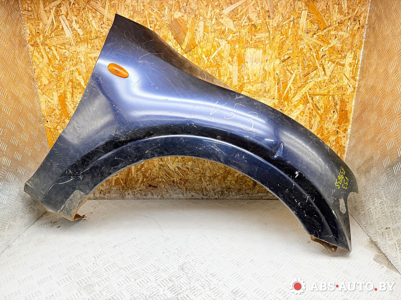 крыло переднее правое Mitsubishi Pajero 3 поколение 2002, 3.2 л., дизель, МКПП, внедорожник 3 дв., полный привод - фото №1