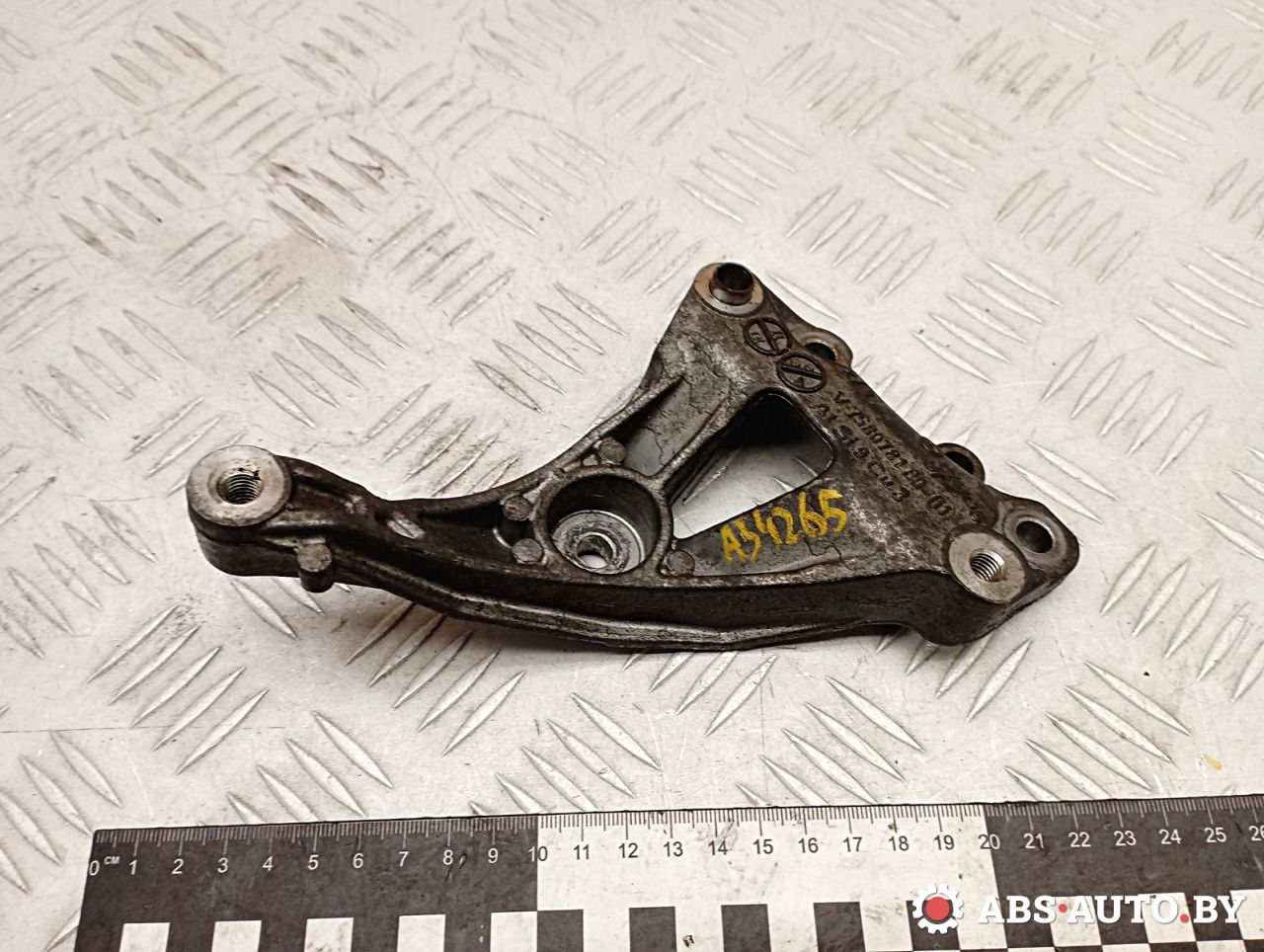 кронштейн компрессора кондиционера Peugeot 207 1 поколение 2008, 1.4 л., EP3C, бензин, МКПП, хетчбэк 5 дв., правый руль, V75807818001, V758078180 - фото №1