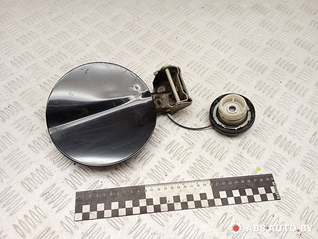 лючок топливного бака Suzuki Grand Vitara 2 поколение 2008, 1.6 л., M16A, бензин, МКПП, внедорожник 3 дв. - фото №1