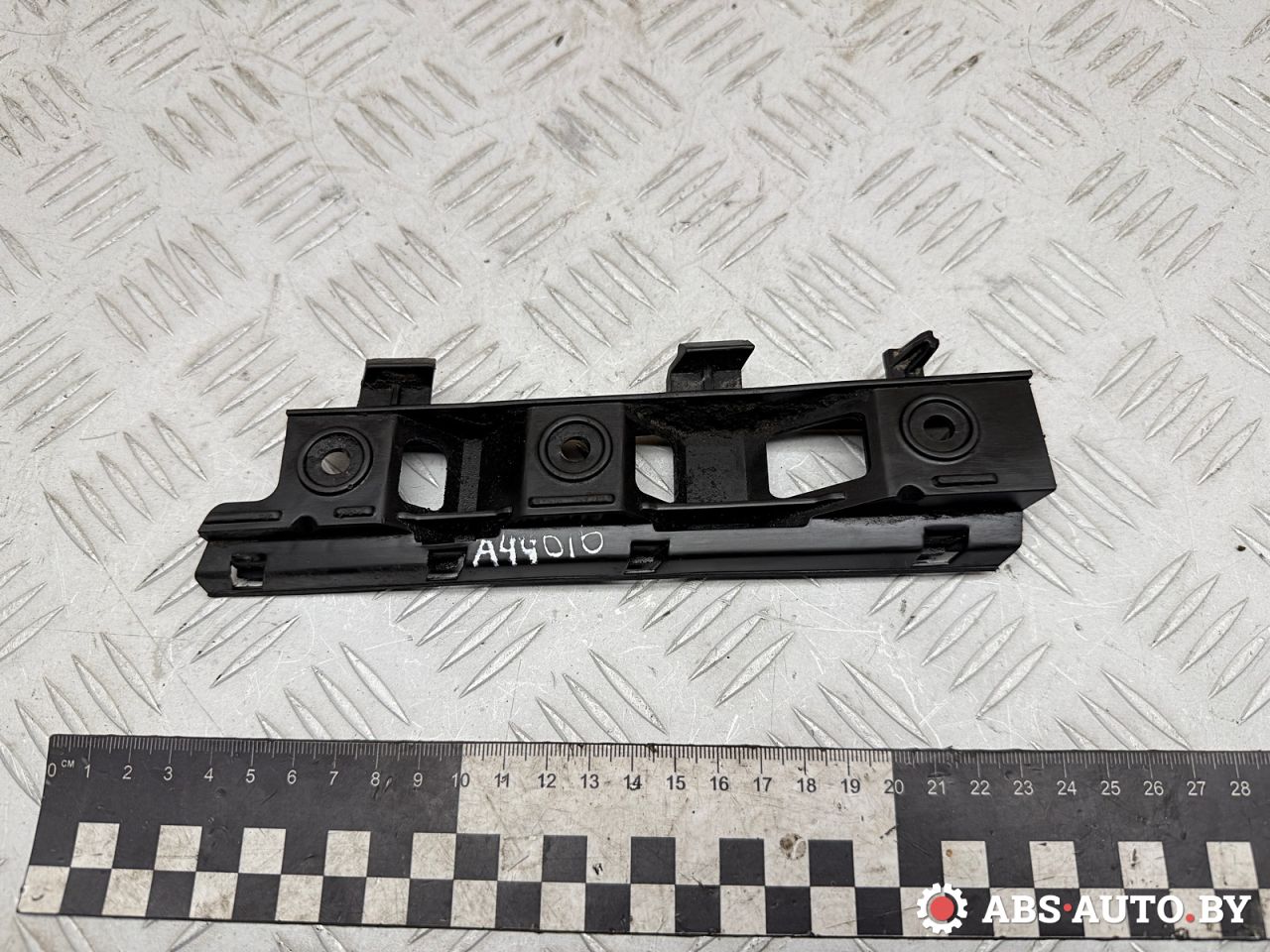 крепление бампера Volkswagen Passat B6 2007, 2.0 л., BMP, дизель, МКПП, универсал, 3C0807184 - фото №1