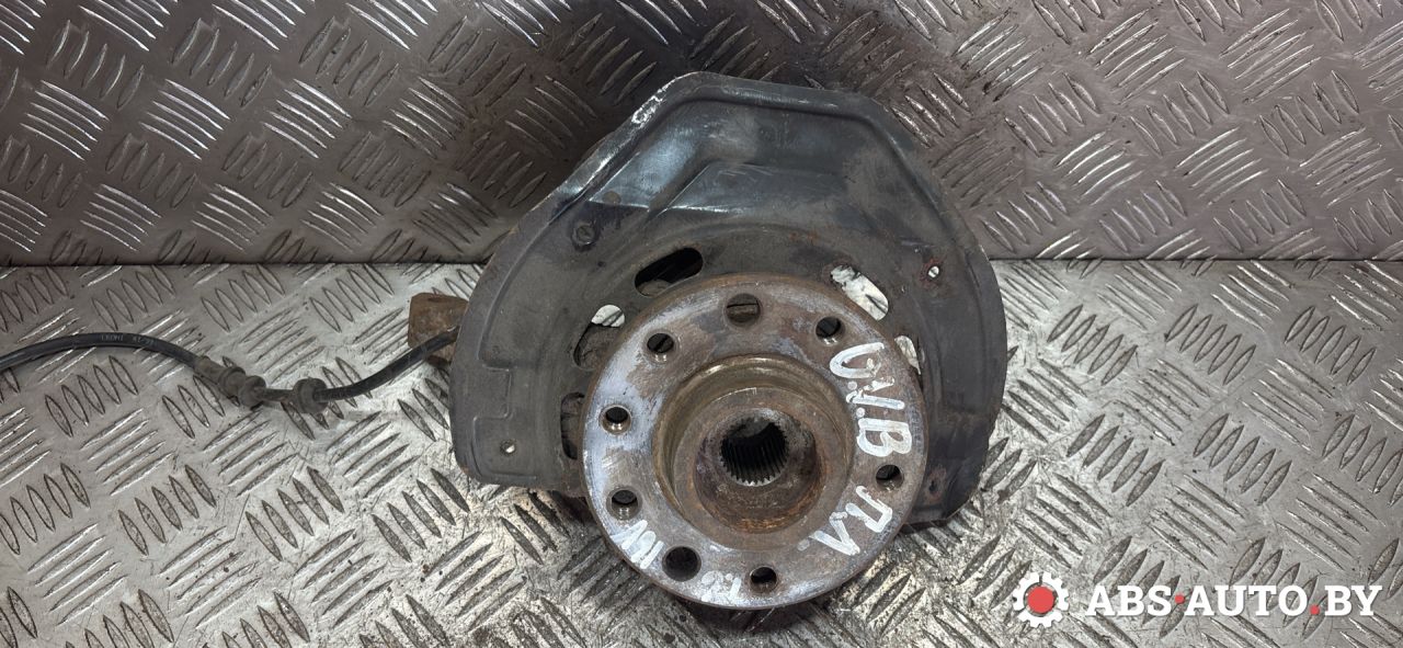 ступица передняя левая Opel Vectra B 1995, 1.6 л., бензин - фото №1