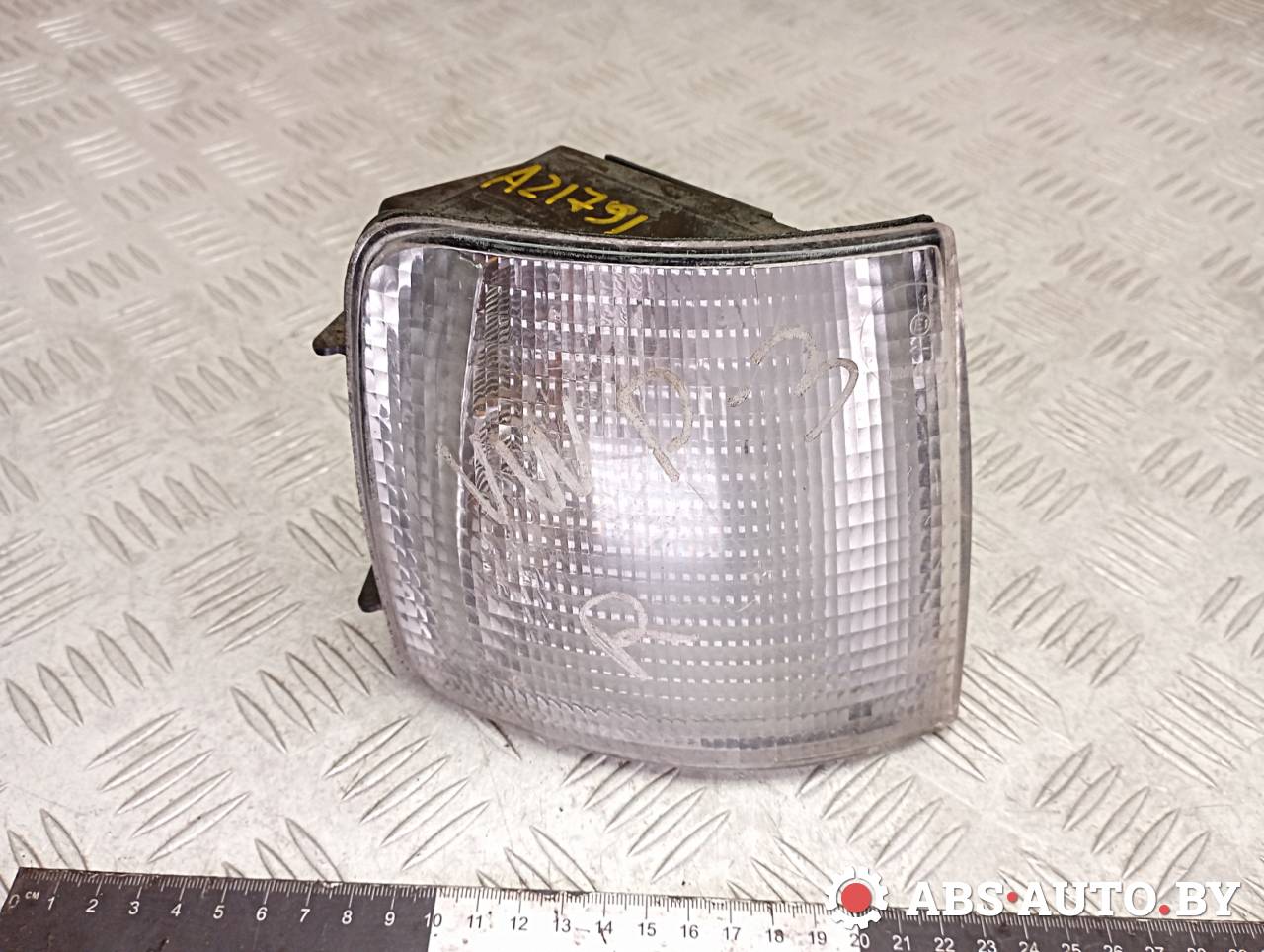 поворотник правый Volkswagen Passat B3 1990, 357953050A - фото №1