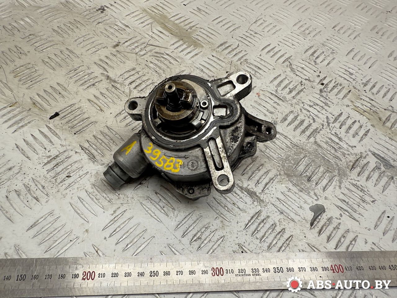 насос вакуумный Volvo S60 1 поколение 2003, 2.4 л., дизель, МКПП, седан, 31219463, 30677904, 30731825, 31375106, 8658230, 8699237, 08699237, 08658230 - фото №1