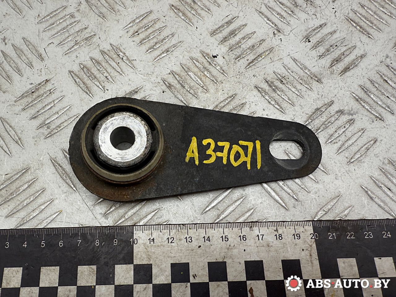 Кронштейн подрамника Citroen C5 2 поколение 2013, 2.0 л., RHH (DW10CTED4), дизель, МКПП, универсал, 350432 - фото №1