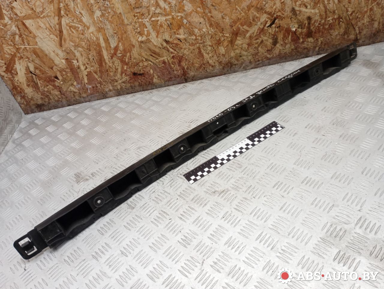 Крепление бампера заднего Volkswagen Polo 4 поколение 2003, 1.4 л., бензин, седан, 6Q5807863 - фото №1