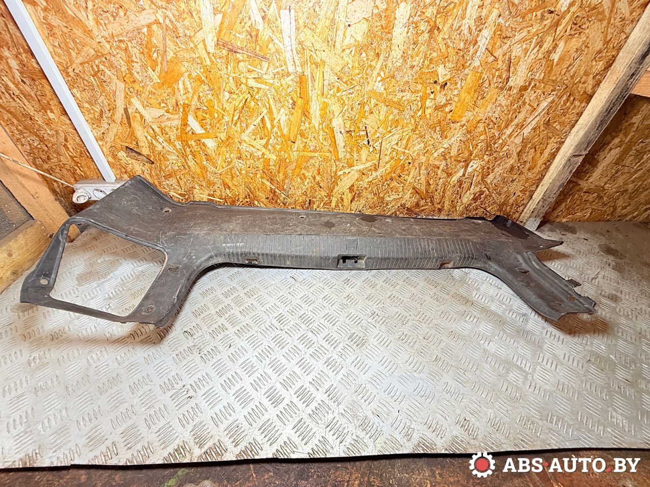 накладка внутренняя на заднюю панель кузова Opel Vectra B 1997, 2.0 л., Y 20 DTL, дизель, МКПП, 90439110, 90439111 - фото №1