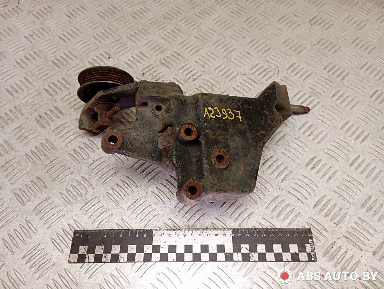 кронштейн генератора Ford Mondeo 2 поколение 1998, 1.8 л., дизель, 95BB10239AA, 93BB19A216BF - фото №1