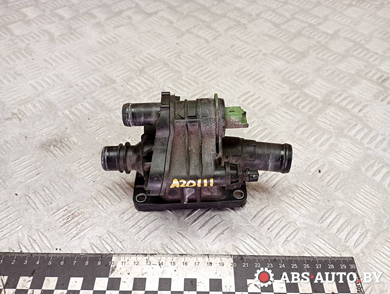 корпус термостата Peugeot 307 1 поколение 2005, 1.6 л., дизель, МКПП, фургон, 9647767180 - фото №1