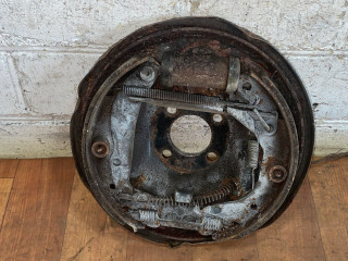 защитный кожух тормозного механизма Opel Corsa C 2001