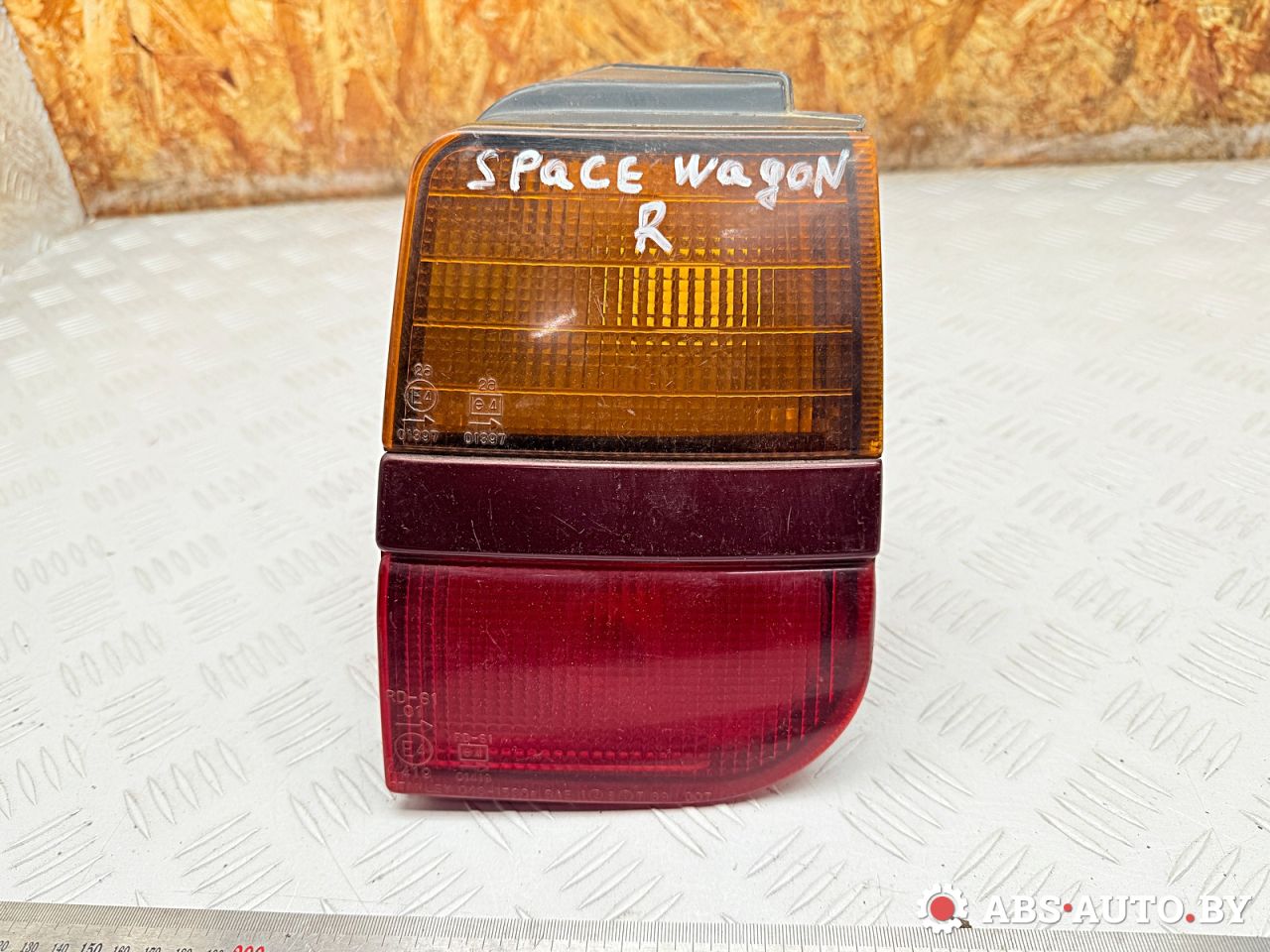 фонарь задний правый Mitsubishi Space Wagon 3 поколение (Typ N50) 1999, минивэн, 0431536R - фото №1