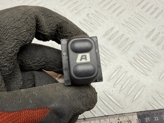 кнопка стеклоподъемника двери Peugeot 607 1 поколение 2001, 2.2 л., 4HX (DW12TED4/FAP), дизель, МКПП, седан