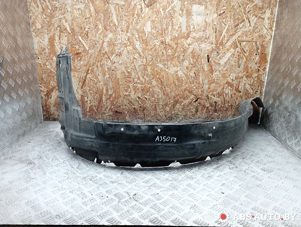 защита арок передняя левая (подкрылок) Mitsubishi Pajero 3 поколение 2002, 3.2 л., дизель, МКПП, внедорожник 3 дв., MR437131 - фото №1