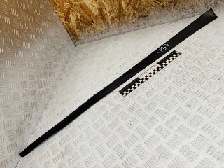 молдинг лобового стекла Mercedes-Benz A W168 1 поколение [рейстайлинг] (2001-2004) 2002, 1.7 л., OM 668.942, дизель, МКПП, хетчбэк 5 дв., A1686700208, 1686700208