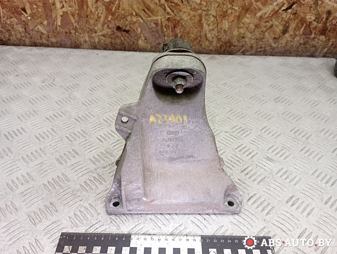 кронштейн двигателя Audi 80 8C/B4 1994, 2.0 л., бензин, 8A0199308 - фото №1