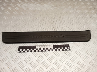 накладка на порог внутренняя Hyundai Santa Fe 2 поколение [рестайлинг] 2011, 2.2 л., дизель, МКПП, правый руль, 858812B000