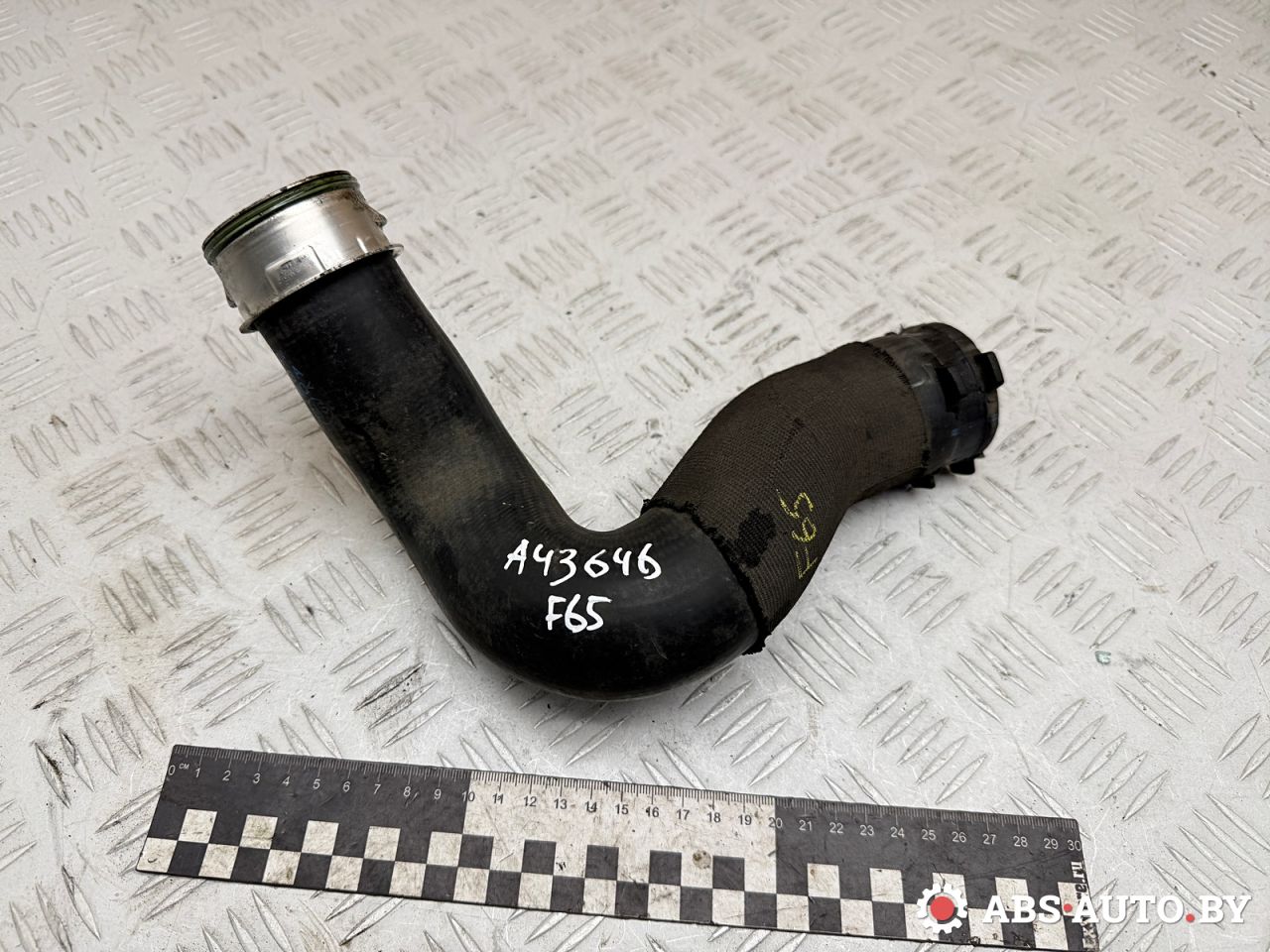 патрубок интеркулера Volkswagen Touareg 1 поколение 2006, 3.0 л., BKS, дизель, АКПП, внедорожник 5 дв., полный привод, 7L6145738A - фото №1