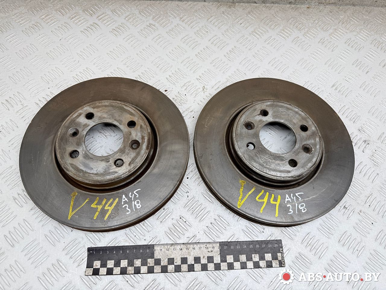 диск тормозной передний Renault Scenic 2 поколение 2005, 1.6 л., бензин, МКПП, 7701206118, 402060540R, 402069518R, 7770338, 3050074, 7701207829, 7701201320, 7700428389, 7701205086, 7700426389, 7701208848, 7702205086, 7701205230, 7701207829SK, 8671005975, 7701205842, 7701206118SK, 230517 - фото №1