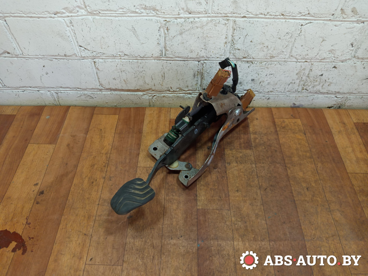 педаль сцепления Nissan X-Trail T32 2014, 1.6 л., R9M, дизель, МКПП, полный подключаемый привод, правый руль, 465034BG2B - фото №1