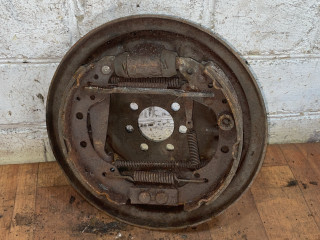 защитный кожух тормозного механизма Volkswagen Golf 3 поколение 1995