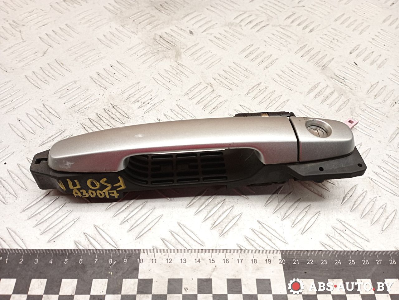 ручка наружная Toyota RAV4 2 поколение (XA20) 2003, 2.0 л., 1CD-FTV, дизель, МКПП, внедорожник 5 дв. - фото №1