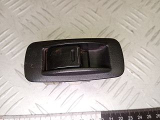 кнопка стеклоподъемника двери задней правой Toyota RAV4 2 поколение (XA20) [рестайлинг] 2005, 2.0 л., 1CD-FTV, дизель, МКПП, внедорожник 5 дв.