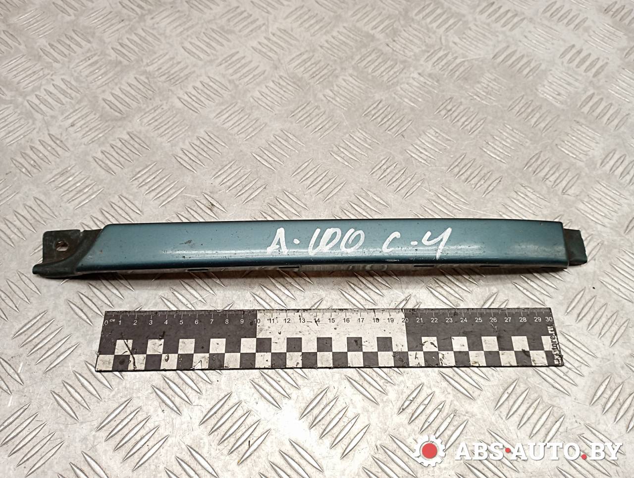 ресничка (ус) левой фары Audi 100 4A/C4 1992, 4A0853207 - фото №1