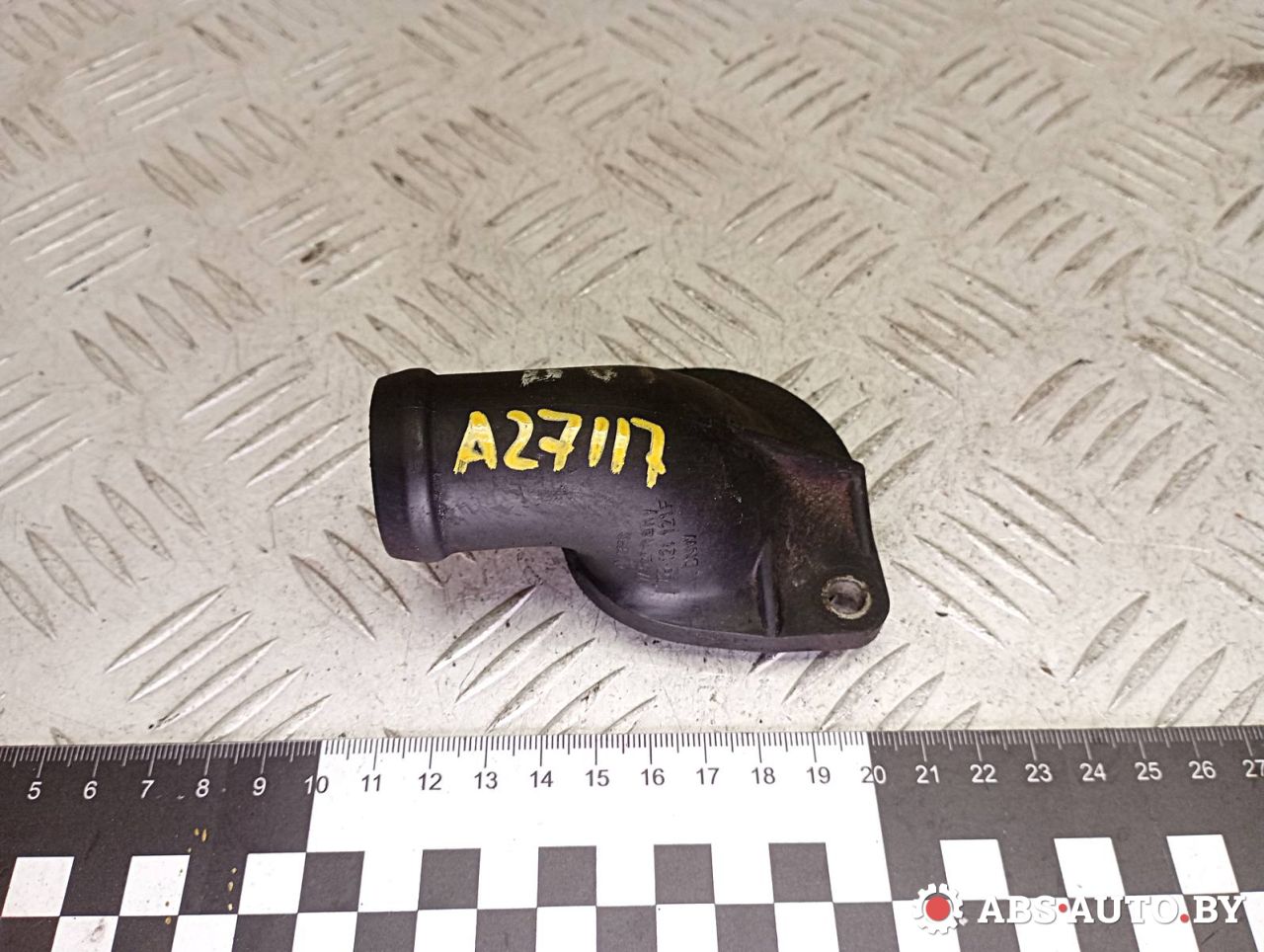 фланец (тройник) системы охлаждения Volkswagen Transporter T4 1996, 1.9 л., дизель, 055121121F - фото №1