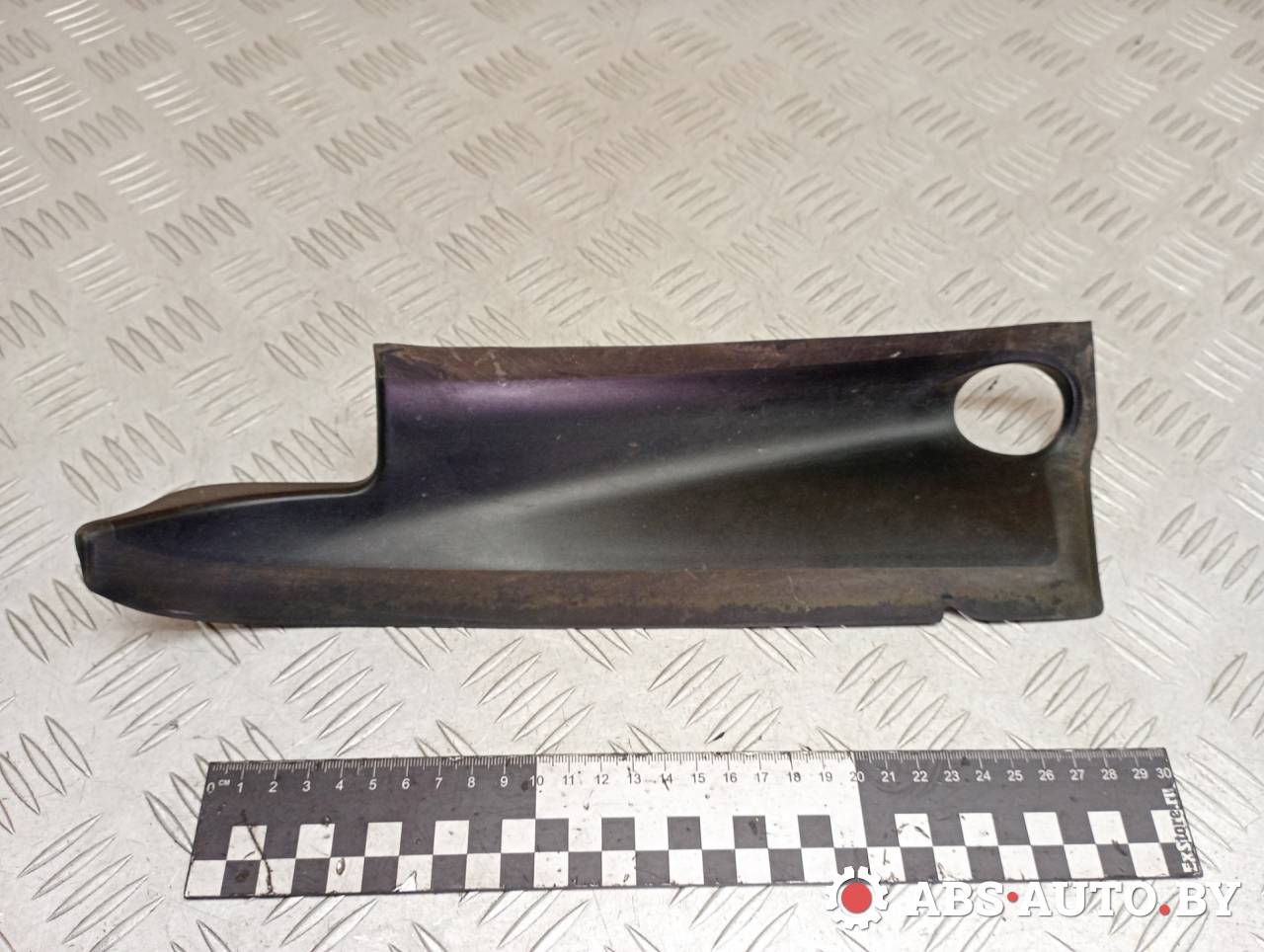 ус под фонарь левый Peugeot 3008 1 поколение 2011, 1.6 л., дизель, робот, передний привод, правый руль, 9670553480 - фото №1