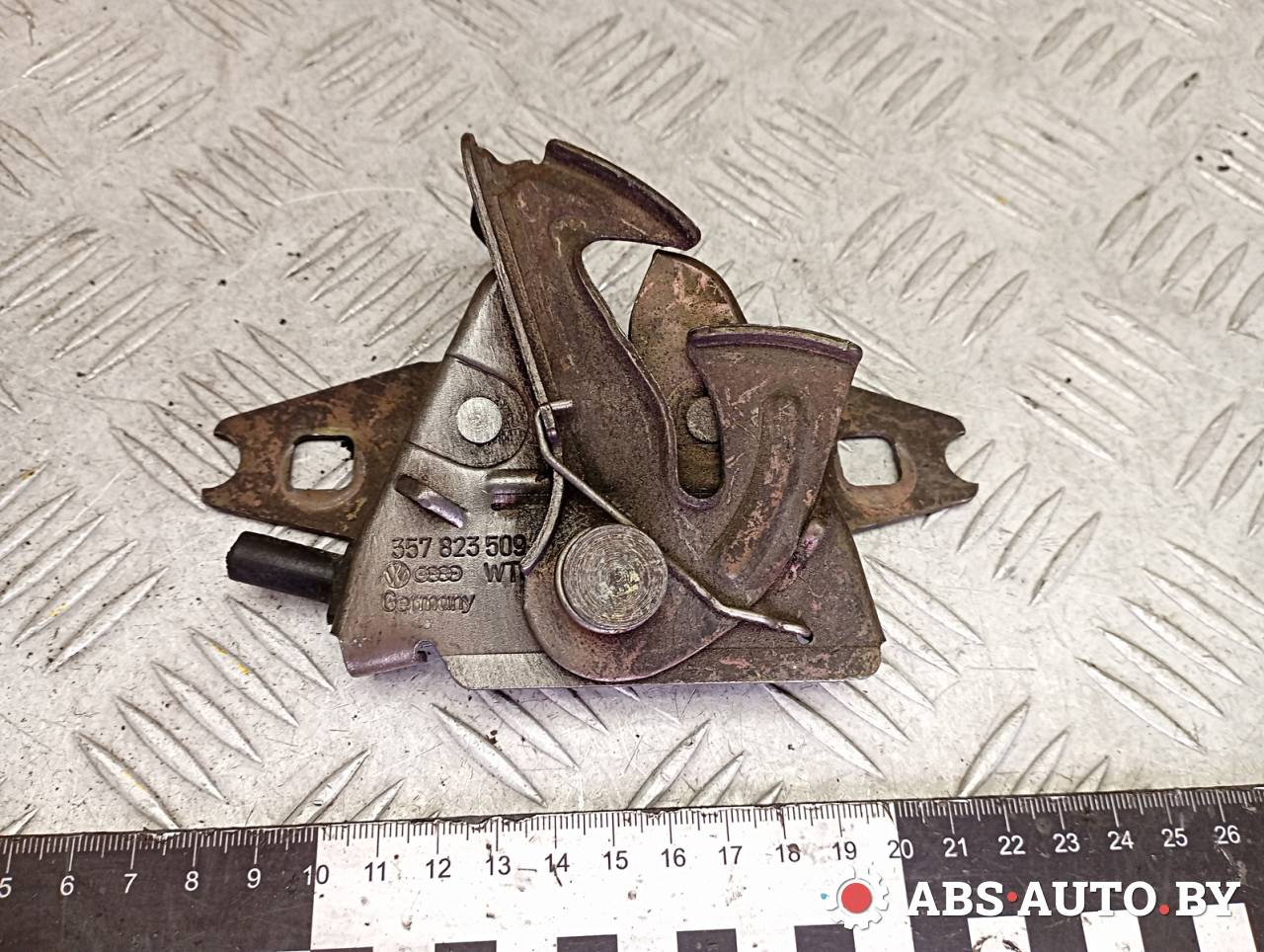 замок капота Volkswagen Passat B3 1993, 867823509 - фото №1