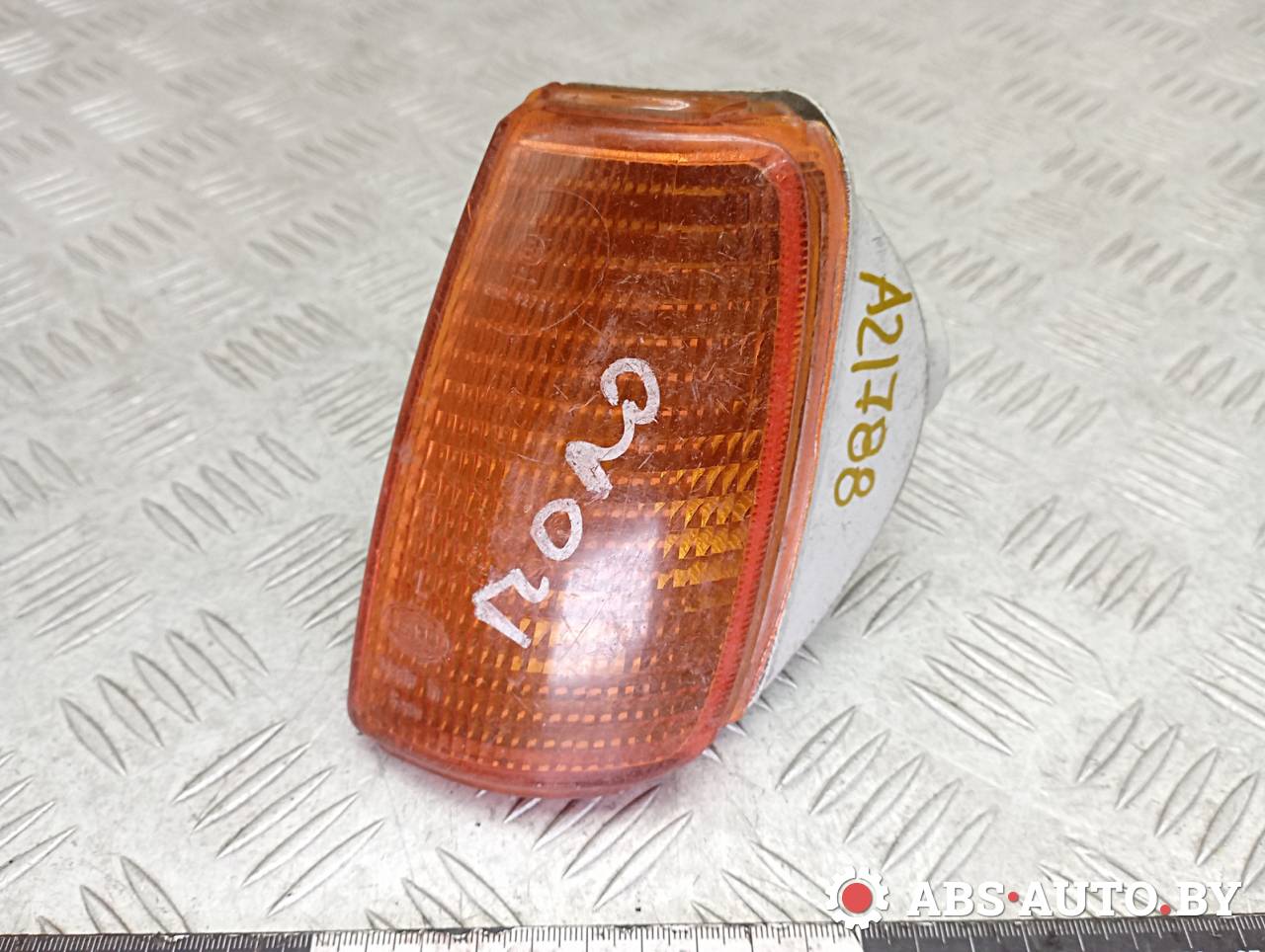 поворотник левый Volkswagen Polo 2 поколение 1990, 867953049 - фото №1