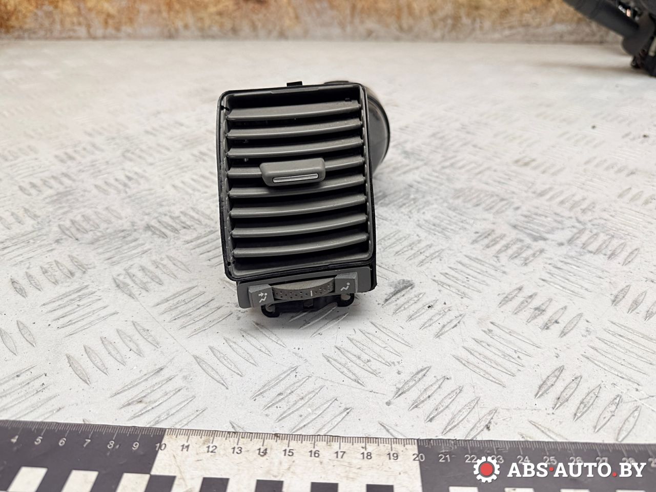 дефлектор обдува салона Renault Laguna 2 поколение 2002, 1.9 л., F9Q 750, дизель, МКПП, хетчбэк 5 дв., передний привод, A1068600, 214610 - фото №1