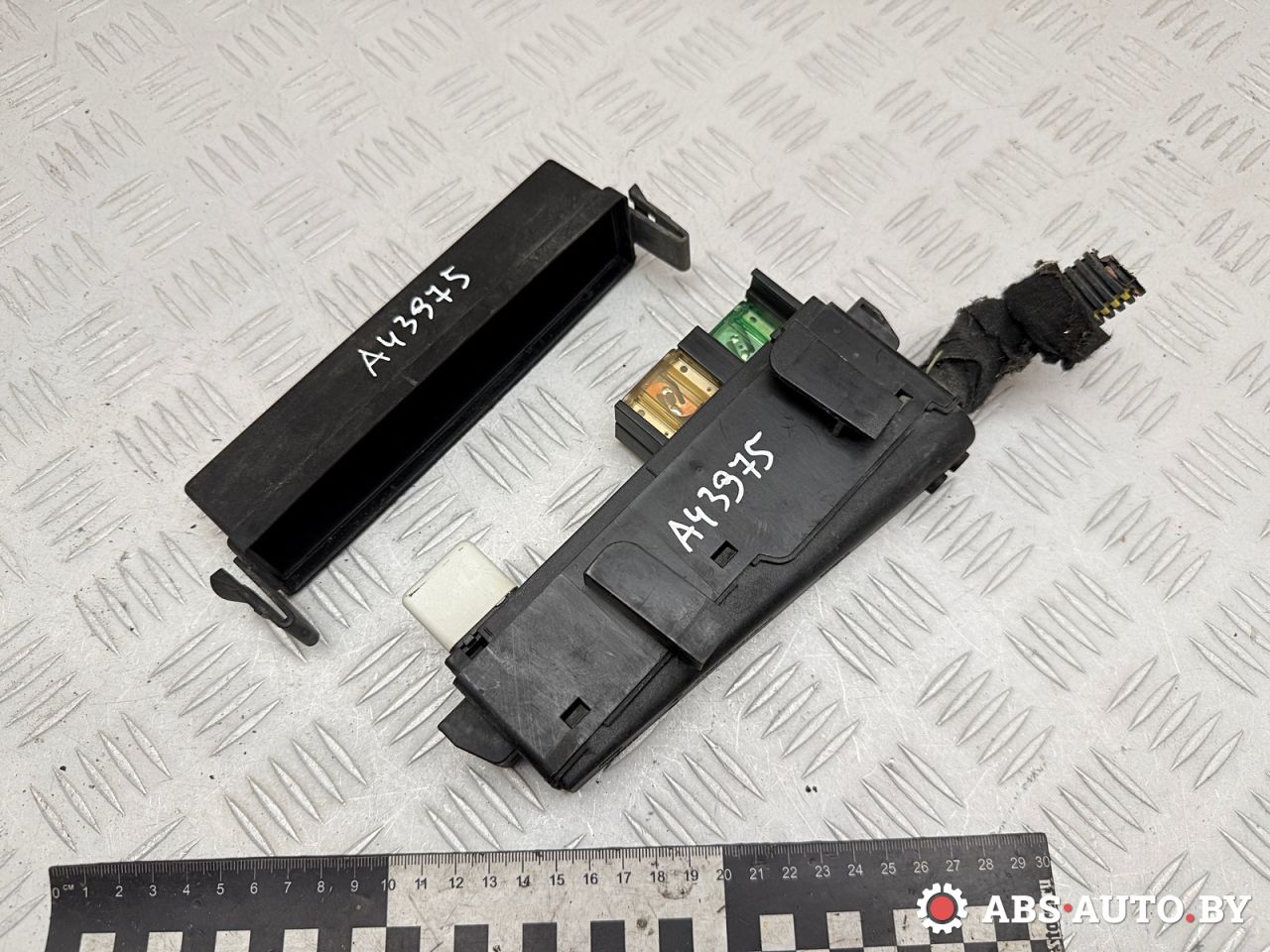 блок предохранителей Opel Vectra C 2004, 2.2 л., Y 22 DTR, дизель, МКПП, седан, ZF231, ZUS21, 24438885 - фото №1