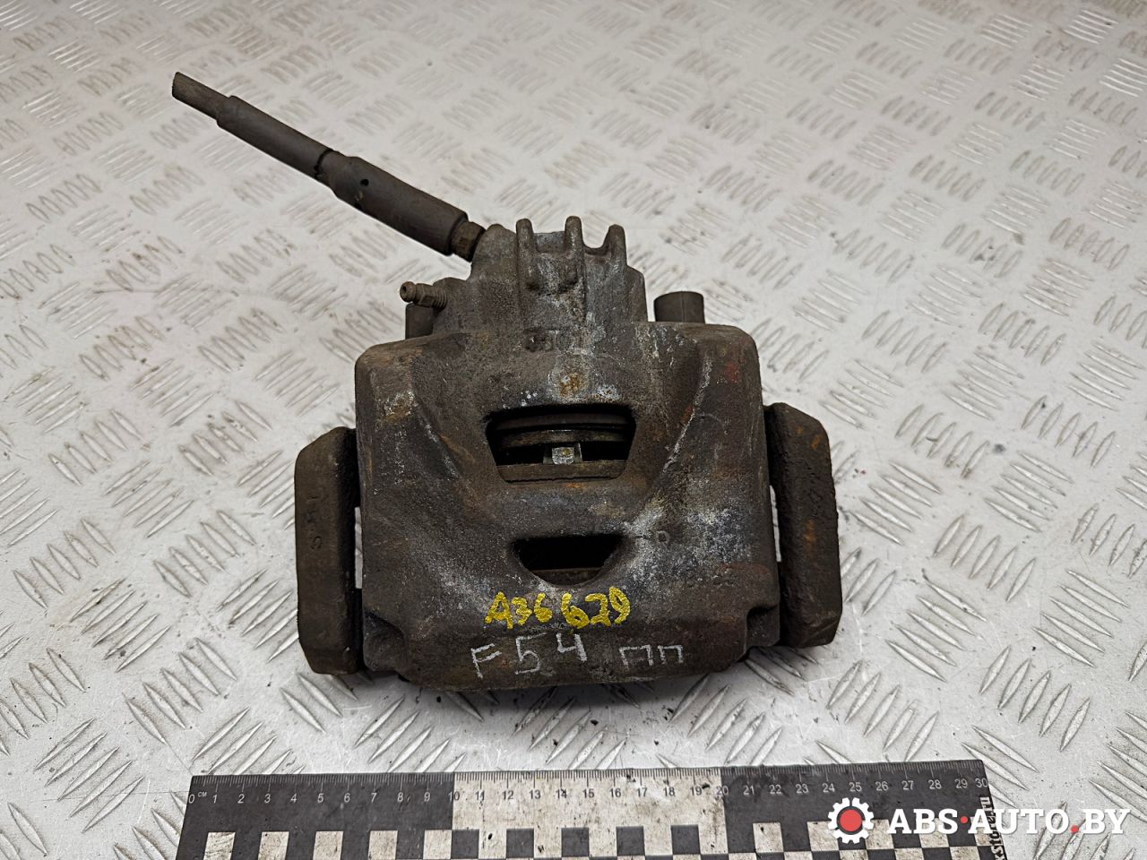 суппорт передний правый Peugeot 5008 1 поколение 2013, 1.6 л., дизель, робот, правый руль, 0986135259, 1651755380, 4400V8, 4400T5 - фото №1