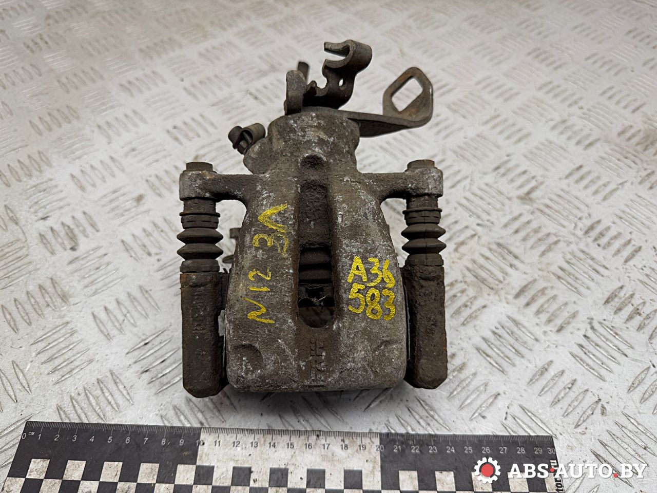 суппорт задний левый Mini Cooper 2 поколение 2010, 1.6 л., N16 B16 A, бензин, кабриолет, правый руль, 34216776925, 34216785611, 0986134080, BNZ2053ZW, 561N10817Z - фото №1