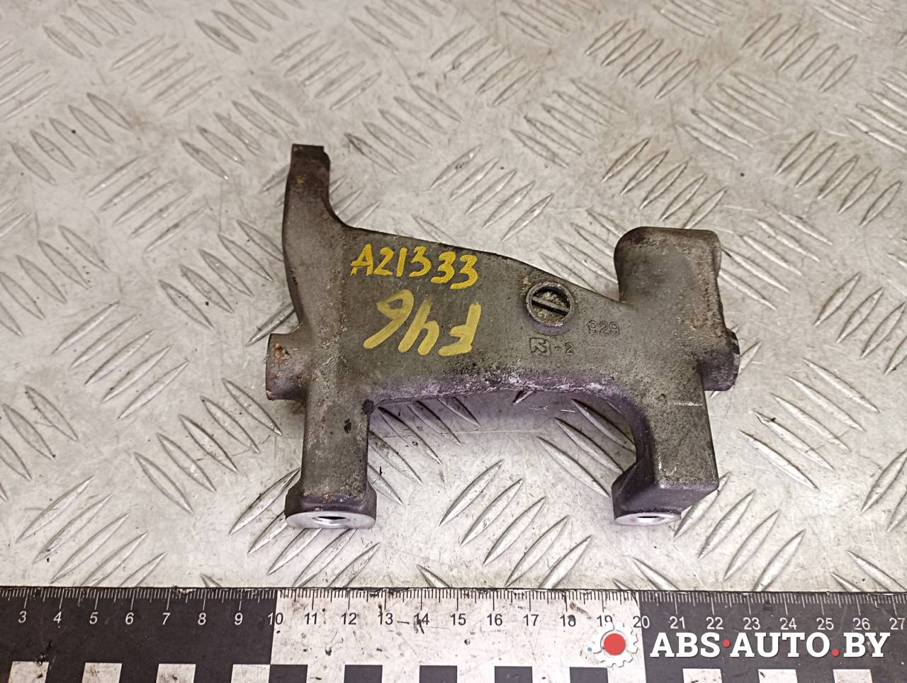 кронштейн ТНВД Mitsubishi Pajero 3 поколение 2002, 3.2 л., дизель, МКПП, внедорожник 3 дв. - фото №1